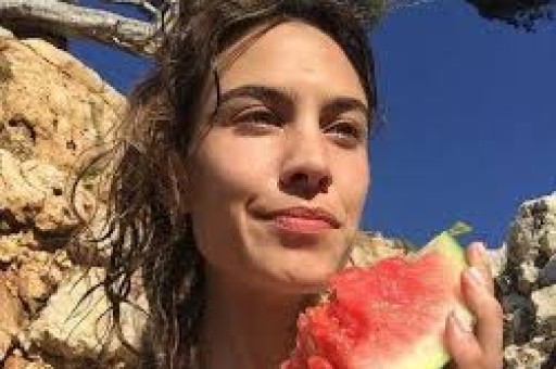结婚几十年零绯闻看清何冰妻子是谁后才懂他为何不敢乱来