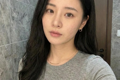 网红直播卖惨翻车虚假深情割韭菜这出戏演砸了! 网红直播卖惨翻车虚假深情割韭菜这出戏演砸了!